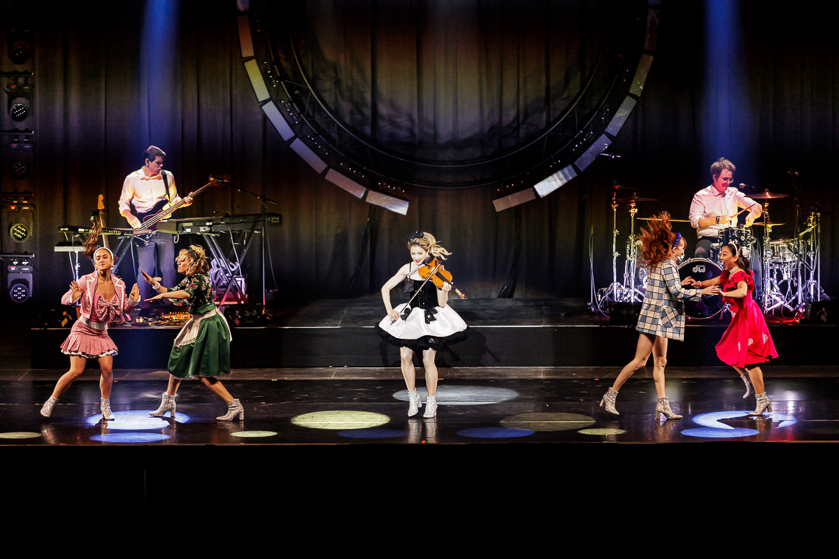 Lindsey Stirling - Snow Waltz Tour @ ING Arena, picture 14, photographed by Peter Smet - FrontView Magazine