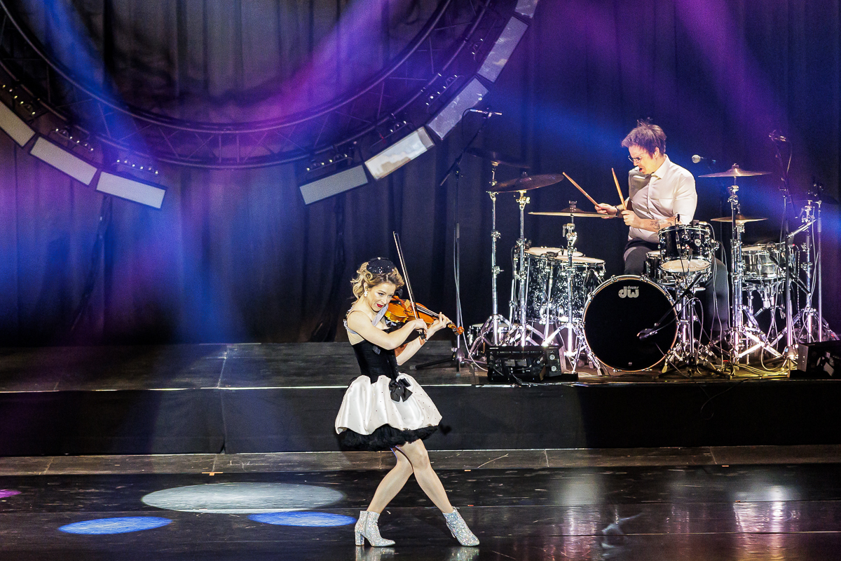 Lindsey Stirling - Snow Waltz Tour @ ING Arena, picture 16, photographed by Peter Smet - FrontView Magazine