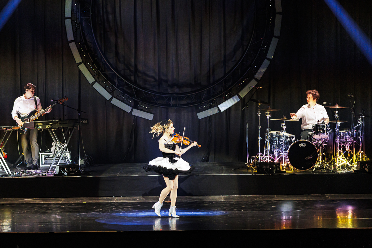 Lindsey Stirling - Snow Waltz Tour @ ING Arena, picture 18, photographed by Peter Smet - FrontView Magazine