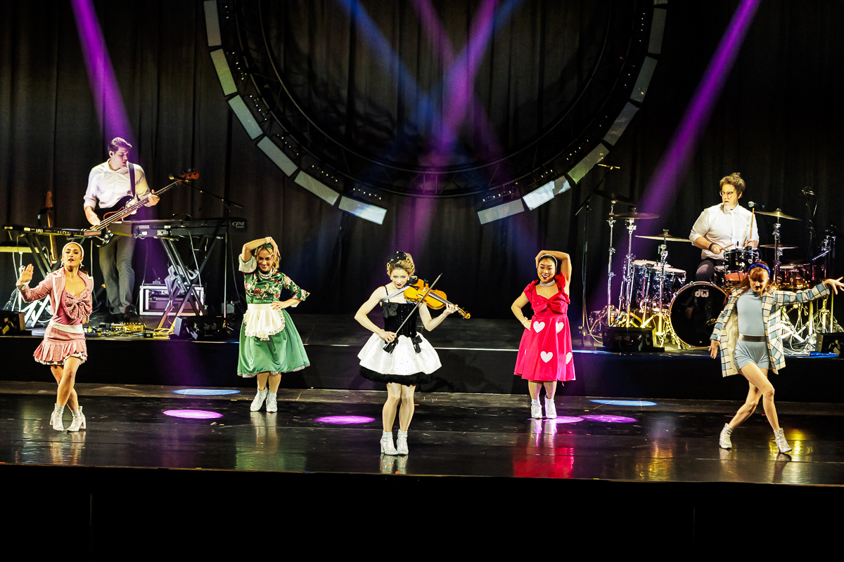 Lindsey Stirling - Snow Waltz Tour @ ING Arena, picture 20, photographed by Peter Smet - FrontView Magazine