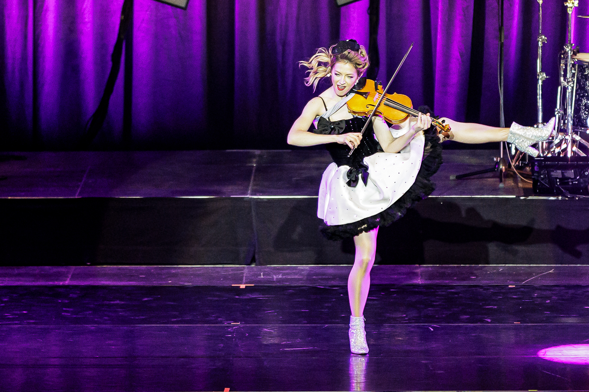 Lindsey Stirling - Snow Waltz Tour @ ING Arena, picture 21, photographed by Peter Smet - FrontView Magazine