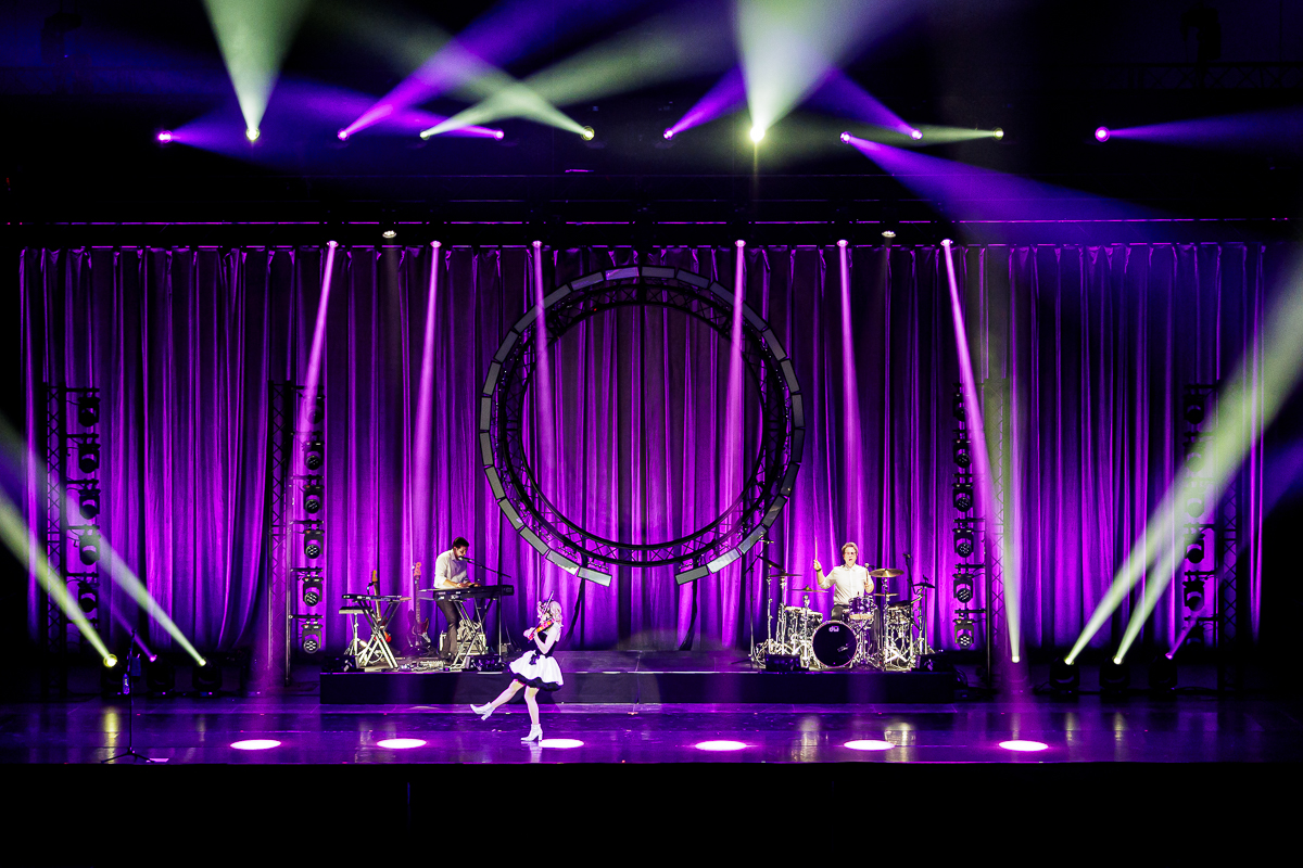 Lindsey Stirling - Snow Waltz Tour @ ING Arena, picture 25, photographed by Peter Smet - FrontView Magazine