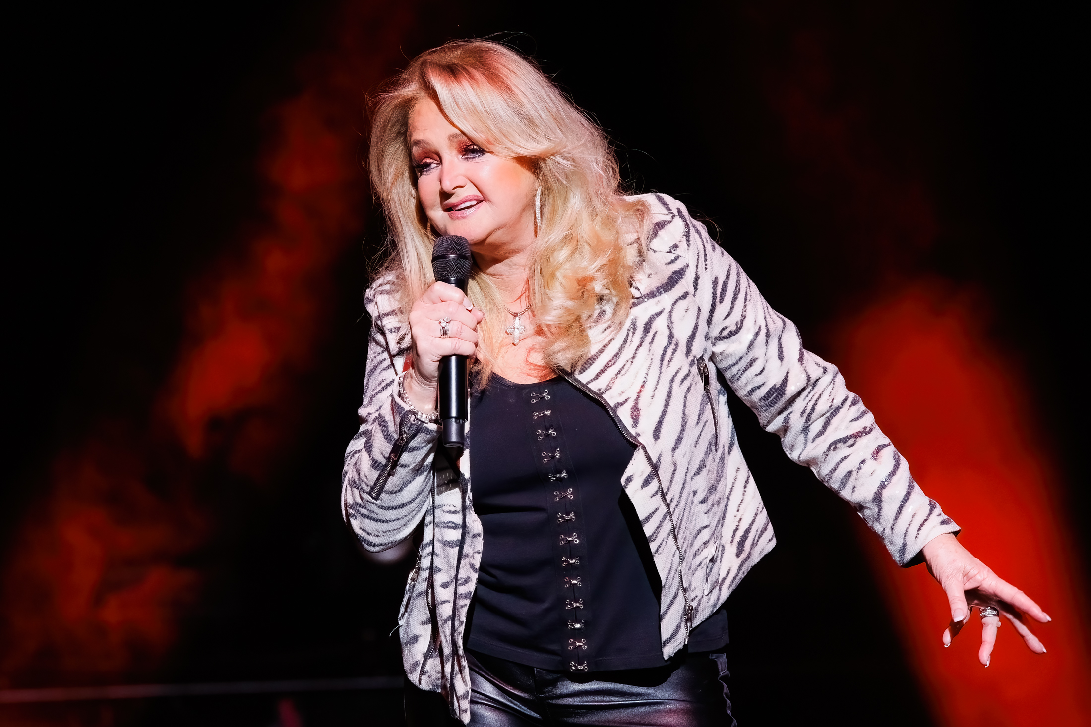 Bonnie Tyler Live in concert, picture 11, photographed by Paul Jongeneelen - FrontView Magazine