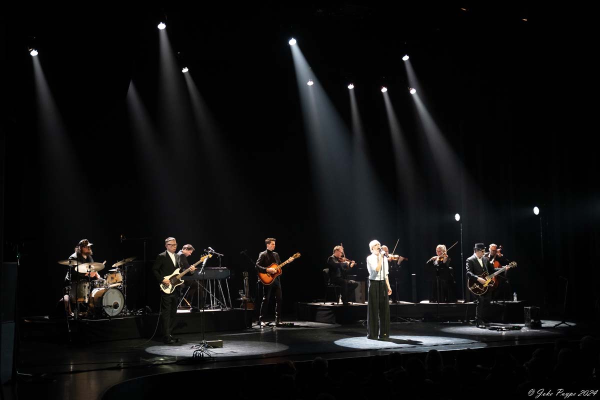 Hooverphonic: 20th Anniversary Tour @ De Warande, picture 1, photographed by FrontView Magazine