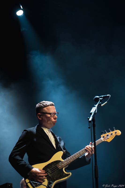 Hooverphonic: 20th Anniversary Tour @ De Warande, picture 4, photographed by FrontView Magazine