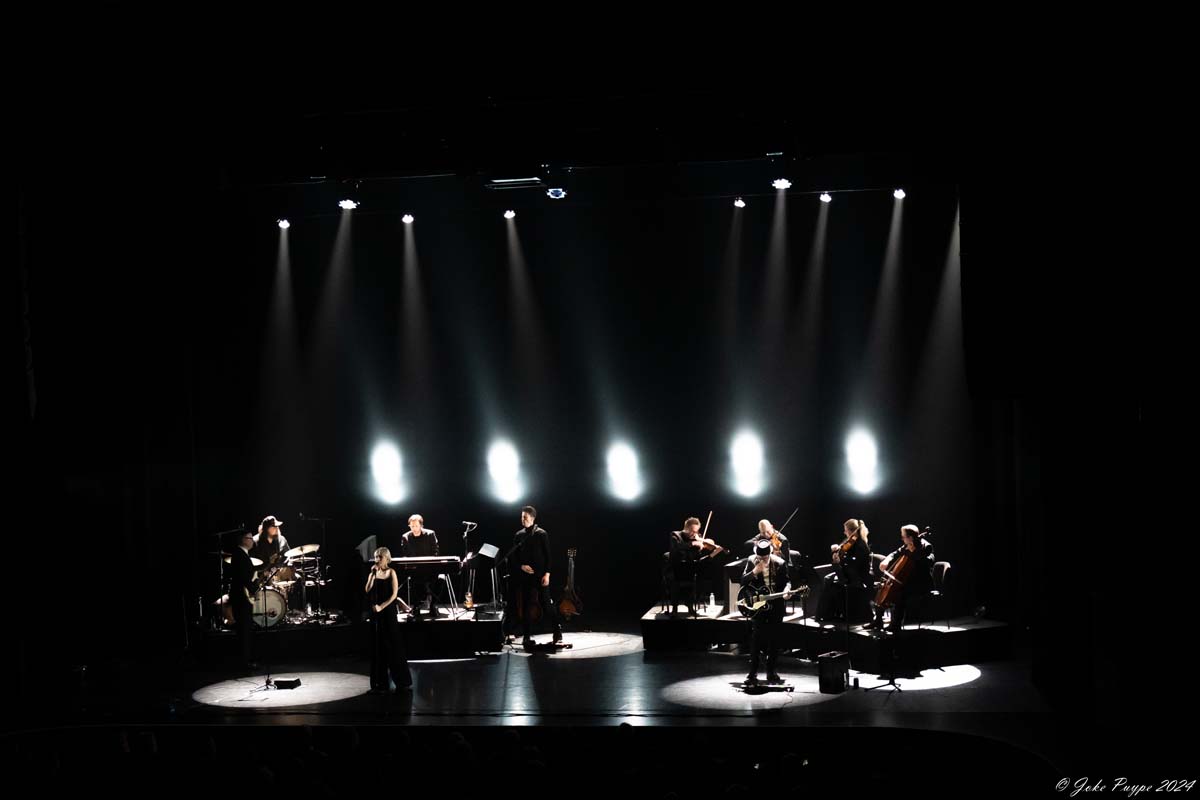 Hooverphonic: 20th Anniversary Tour @ De Warande, picture 5, photographed by FrontView Magazine