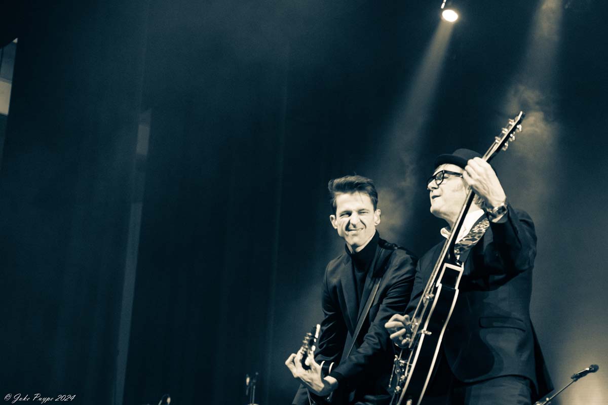 Hooverphonic: 20th Anniversary Tour @ De Warande, picture 8, photographed by FrontView Magazine