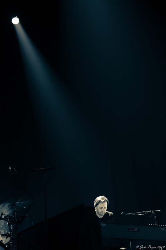 Hooverphonic: 20th Anniversary Tour @ De Warande, picture 12, photographed by FrontView Magazine