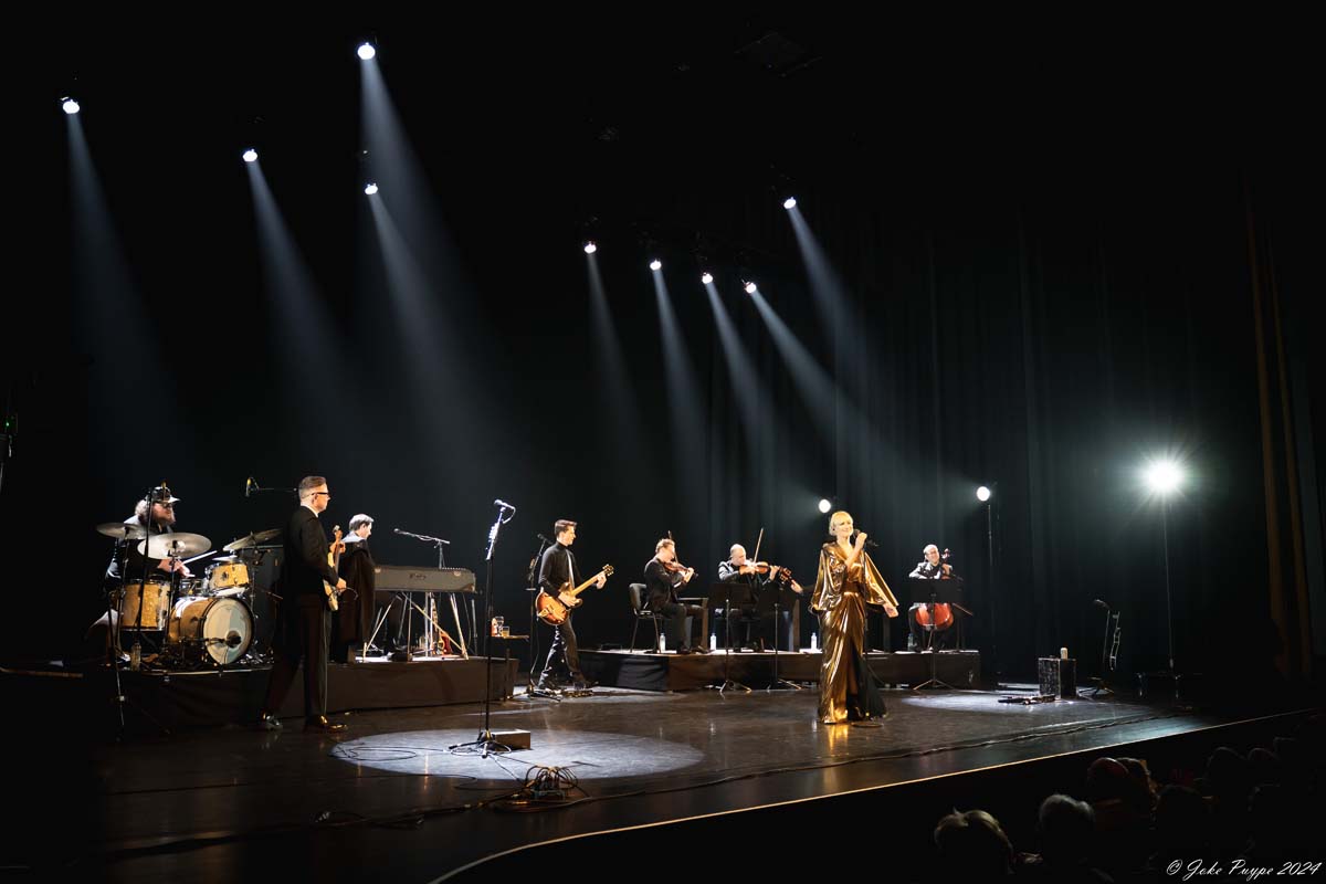 Hooverphonic: 20th Anniversary Tour @ De Warande, picture 18, photographed by FrontView Magazine