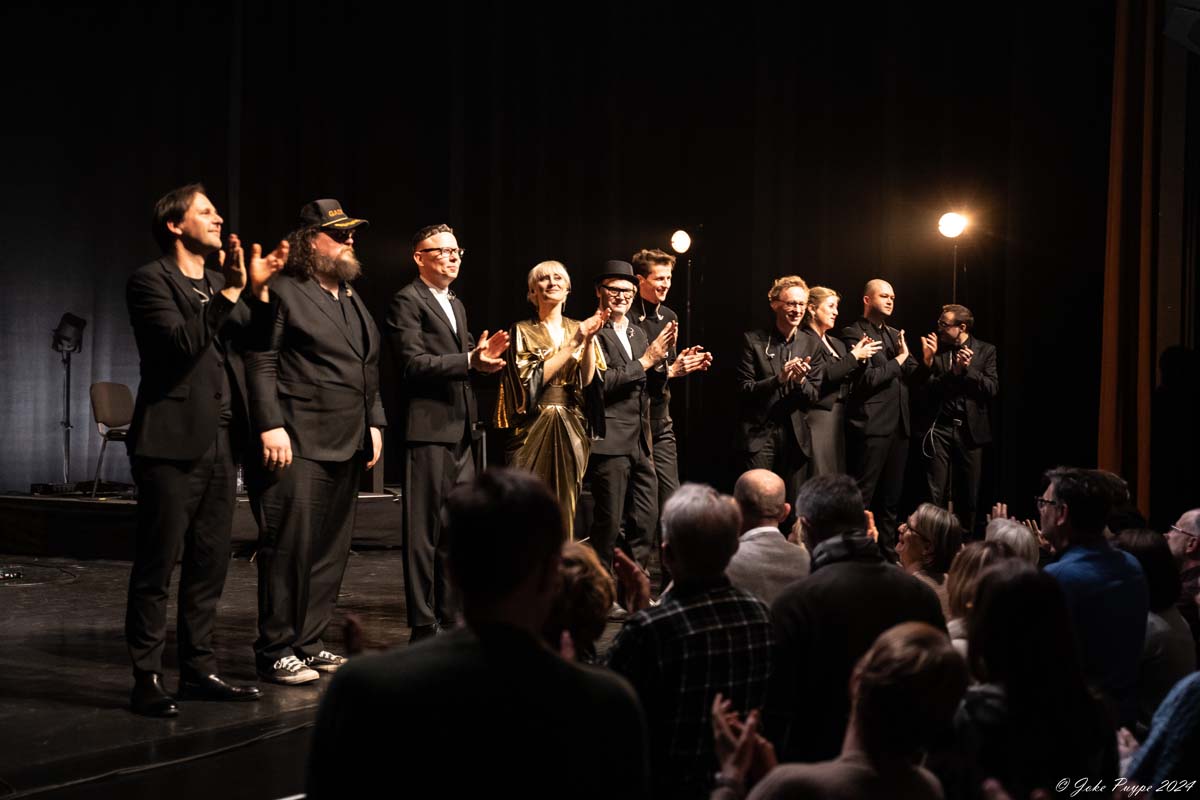 Hooverphonic: 20th Anniversary Tour @ De Warande, picture 21, photographed by FrontView Magazine
