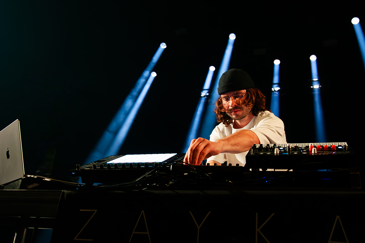 Zayka @ Ancienne Belgique, picture 3, photographed by Jurgen Van De Maele - FrontView Magazine