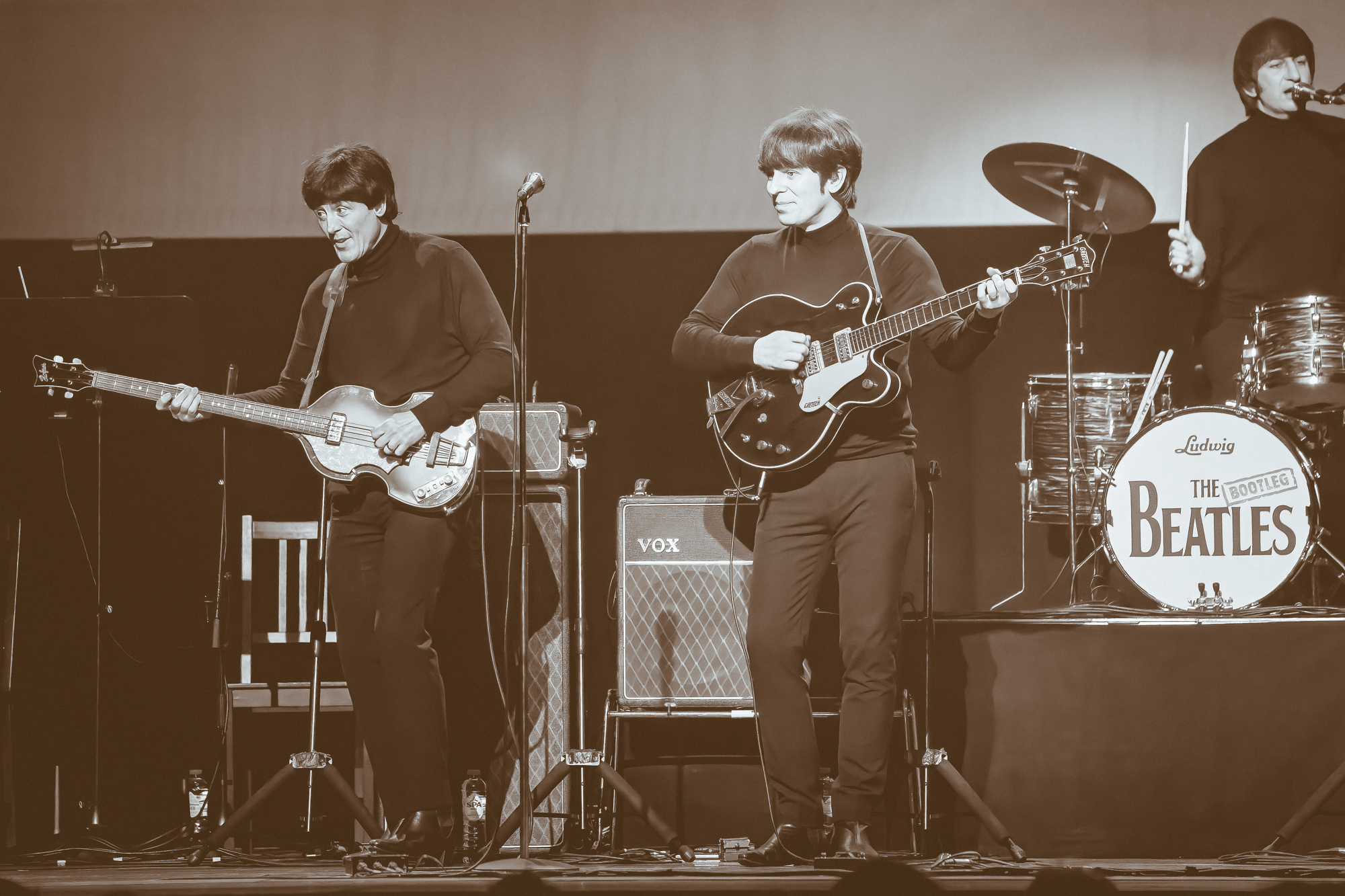 The Bootleg Beatles @ De Roma, picture 5, photographed by Paul Jongeneelen - FrontView Magazine