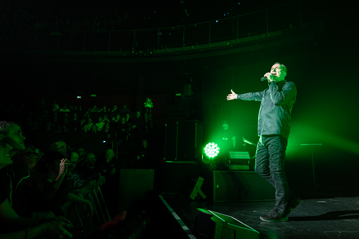 OMD @ Koninklijk Circus, picture 1, photographed by David Johnson - FrontView Magazine