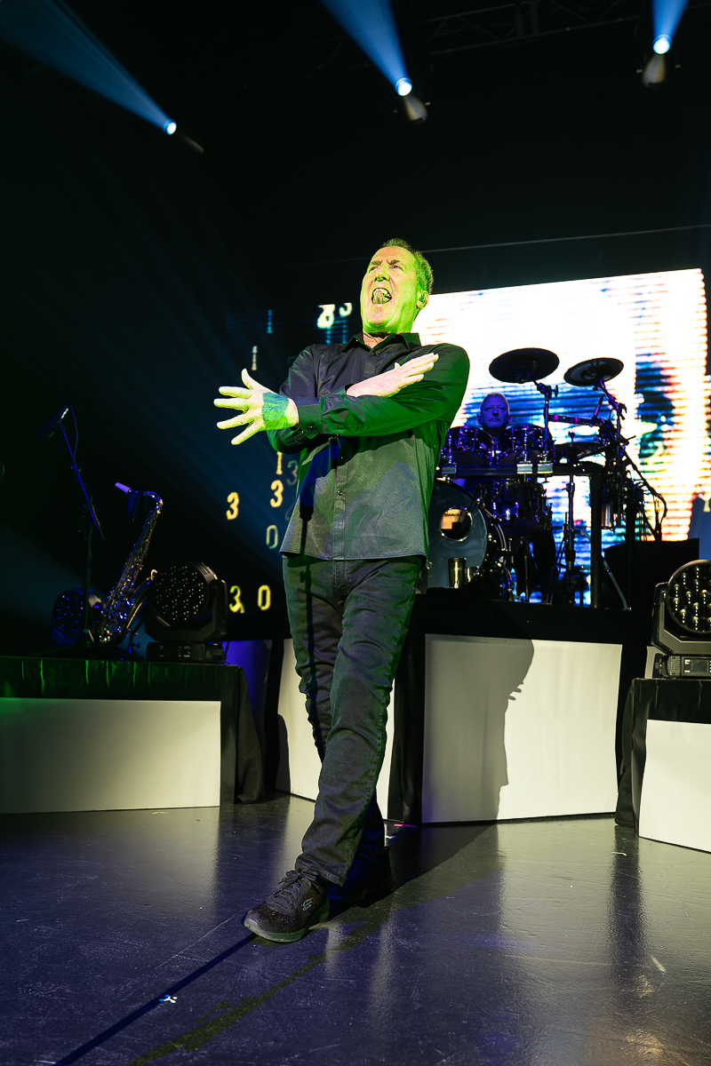 OMD @ Koninklijk Circus, picture 4, photographed by David Johnson - FrontView Magazine