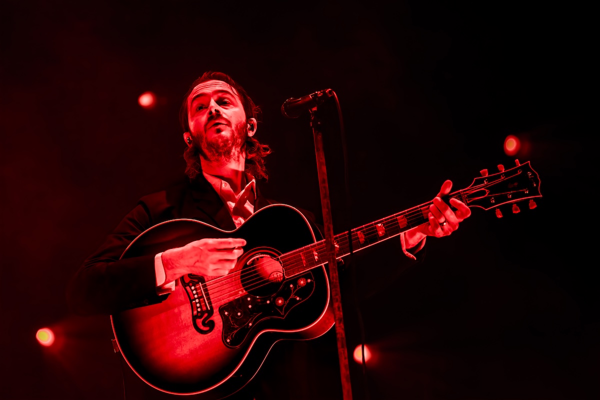 Editors @ Sportpaleis, picture 1, photographed by Dorien Goetschalckx - FrontView Magazine
