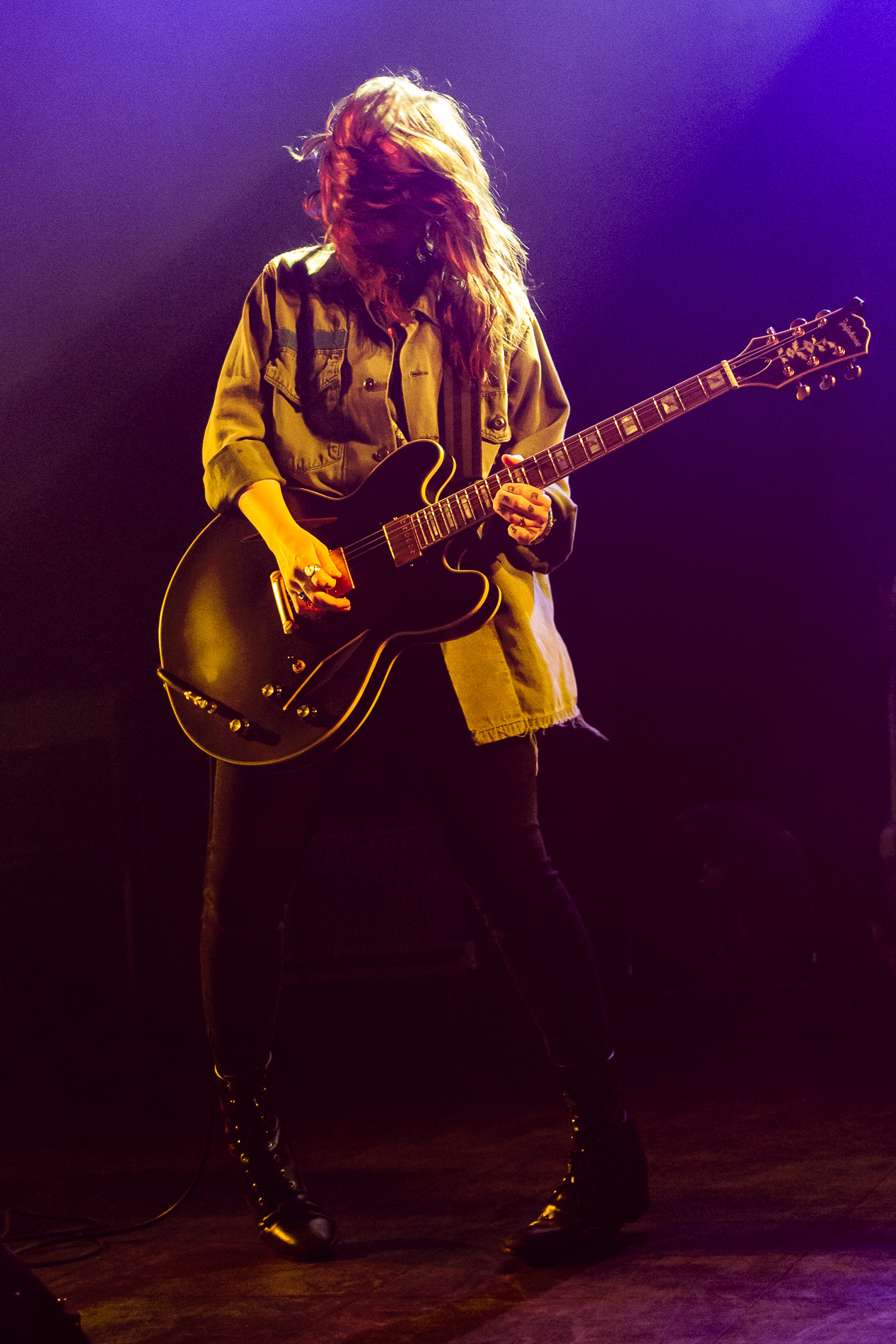 Emily Wolfe @ Ancienne Belgique, picture 18, photographed by Jürgen Bruynooghe - FrontView Magazine