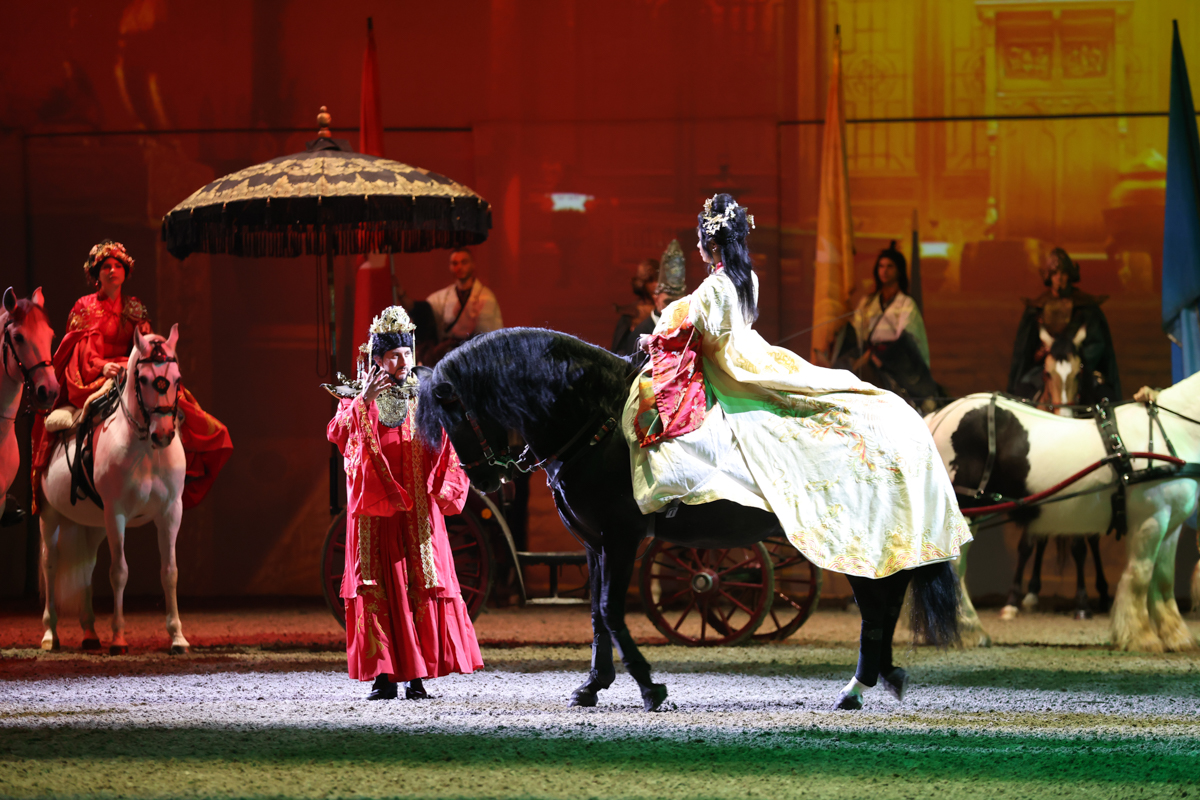 Cavalluna Land Of A Thousand Dreams show @ Sportpaleis, foto 2, foto's door dirk janssens - FrontView Magazine