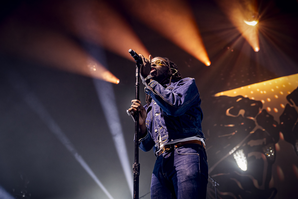 Black Pumas @ Vorst Nationaal, picture 1, photographed by Peter Smet - FrontView Magazine