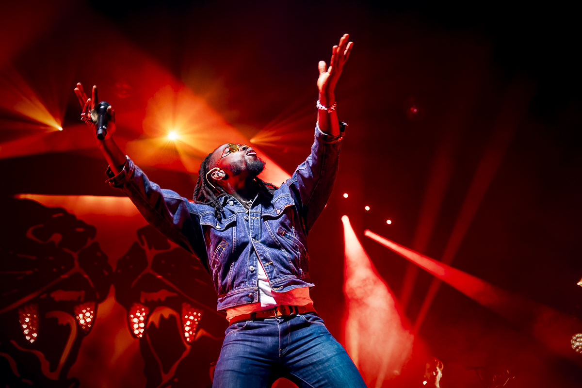Black Pumas @ Vorst Nationaal, picture 4, photographed by Peter Smet - FrontView Magazine
