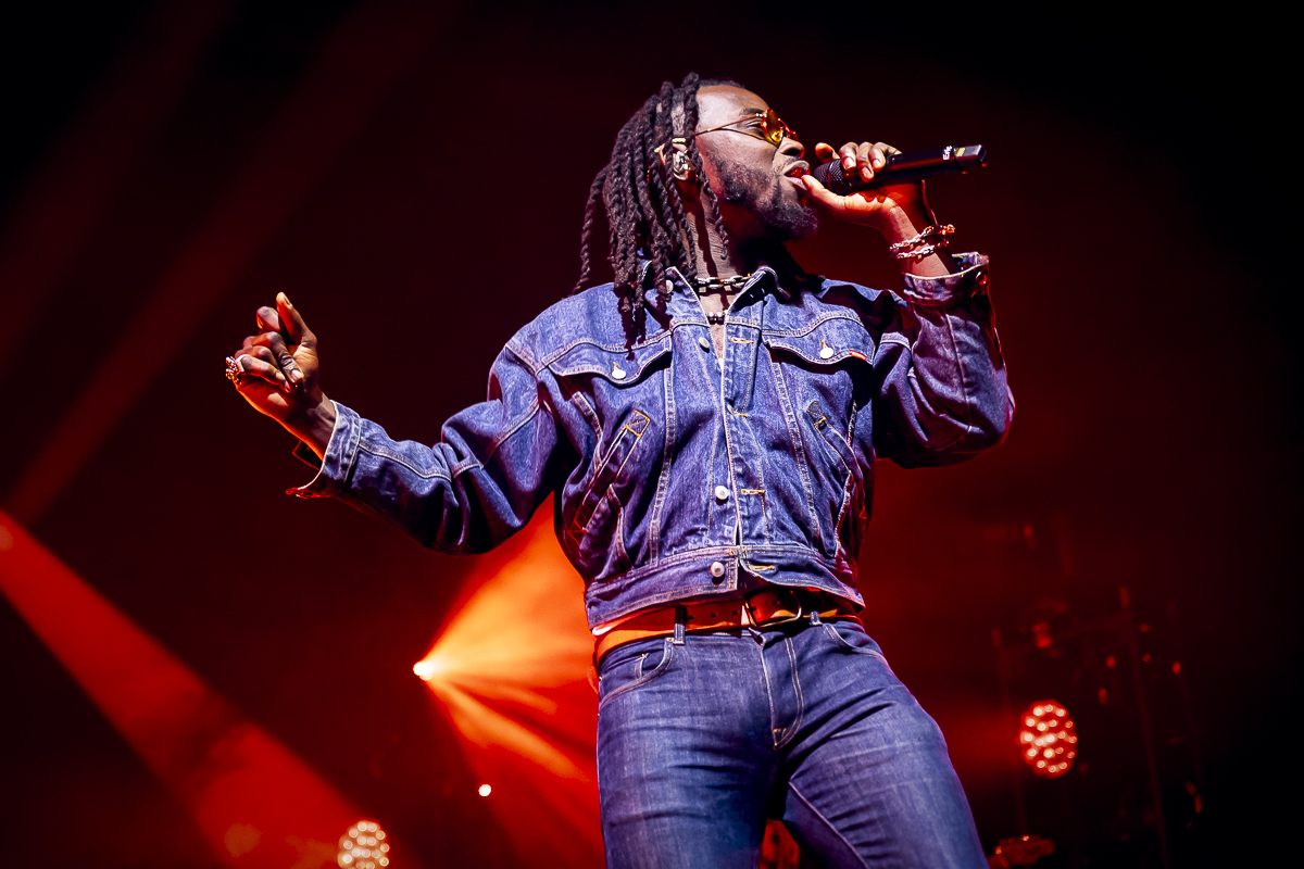 Black Pumas @ Vorst Nationaal, picture 5, photographed by Peter Smet - FrontView Magazine