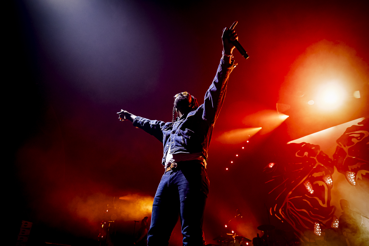 Black Pumas @ Vorst Nationaal, picture 10, photographed by Peter Smet - FrontView Magazine