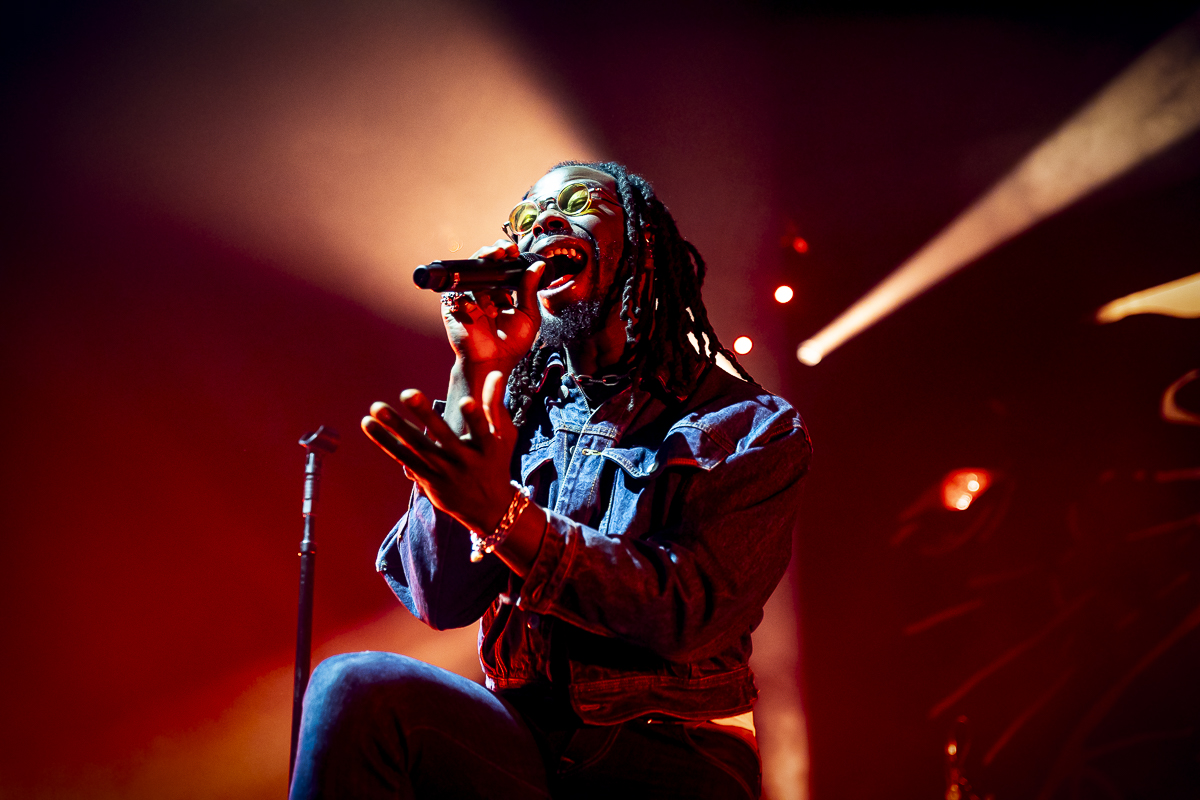 Black Pumas @ Vorst Nationaal, picture 11, photographed by Peter Smet - FrontView Magazine