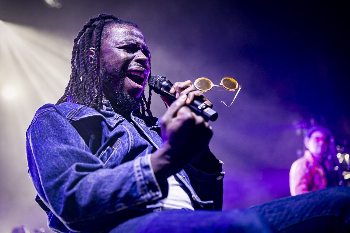 Black Pumas @ Vorst Nationaal, picture 13, photographed by Peter Smet - FrontView Magazine