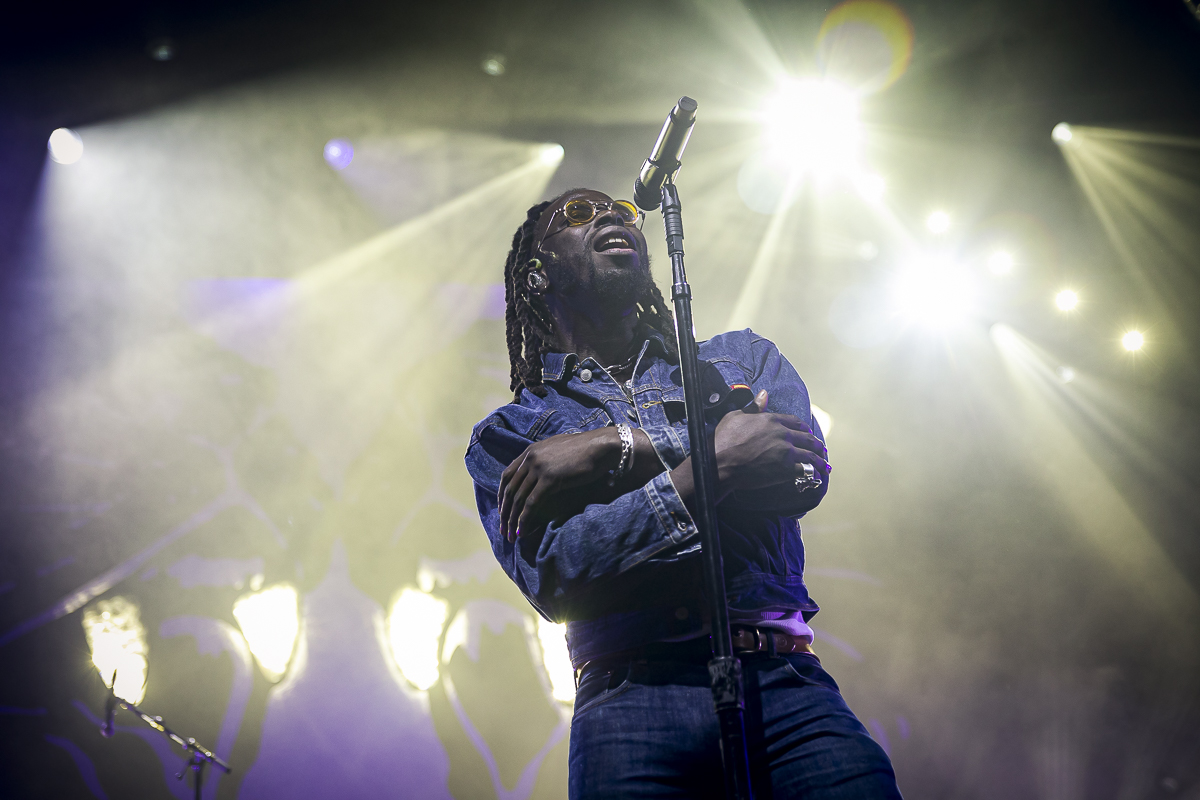 Black Pumas @ Vorst Nationaal, picture 15, photographed by Peter Smet - FrontView Magazine