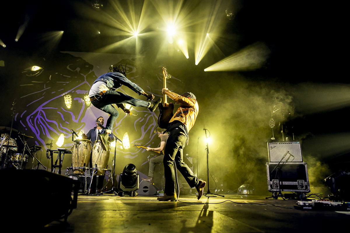 Black Pumas @ Vorst Nationaal, picture 17, photographed by Peter Smet - FrontView Magazine