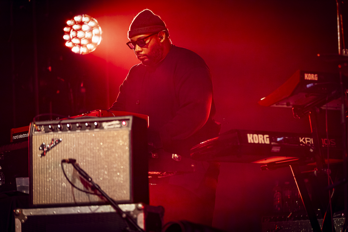 Black Pumas @ Vorst Nationaal, picture 18, photographed by Peter Smet - FrontView Magazine