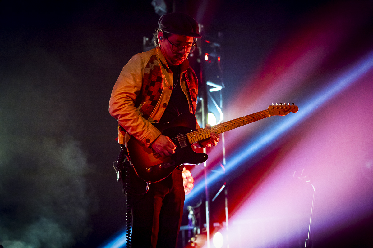 Black Pumas @ Vorst Nationaal, picture 20, photographed by Peter Smet - FrontView Magazine