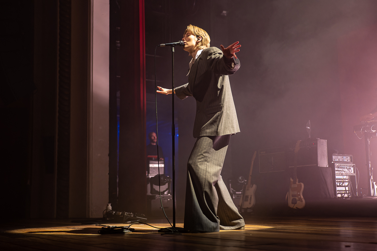 Whispering Sons @ De Roma, picture 1, photographed by David Johnson - FrontView Magazine