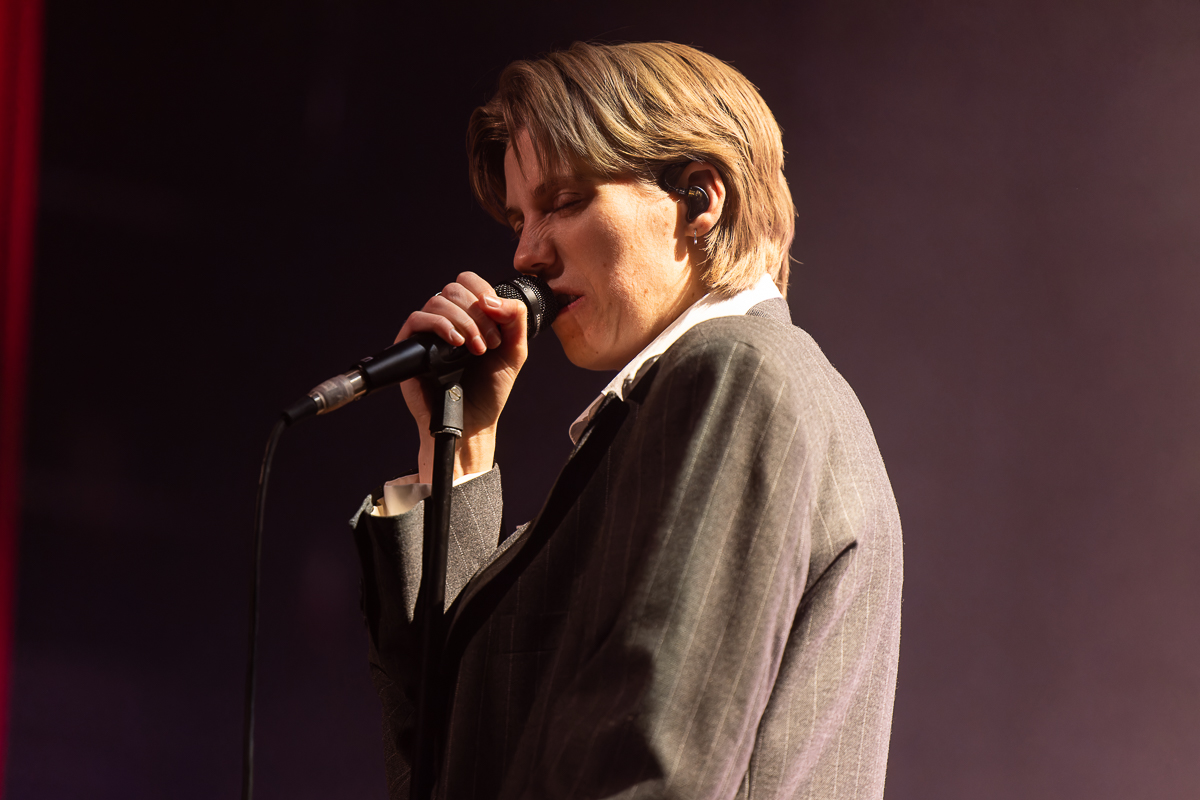 Whispering Sons @ De Roma, picture 2, photographed by David Johnson - FrontView Magazine