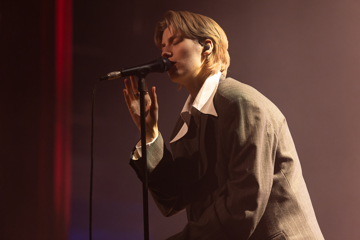 Whispering Sons @ De Roma, picture 3, photographed by David Johnson - FrontView Magazine