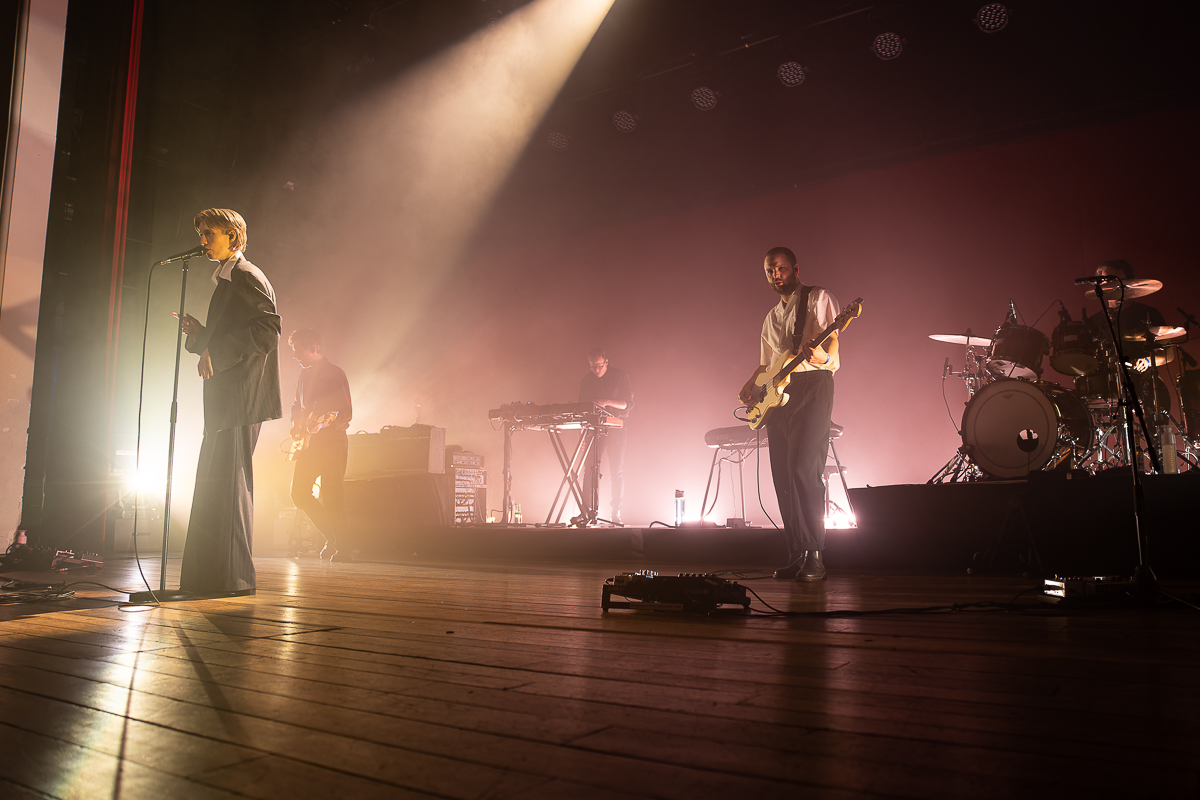 Whispering Sons @ De Roma, picture 4, photographed by David Johnson - FrontView Magazine