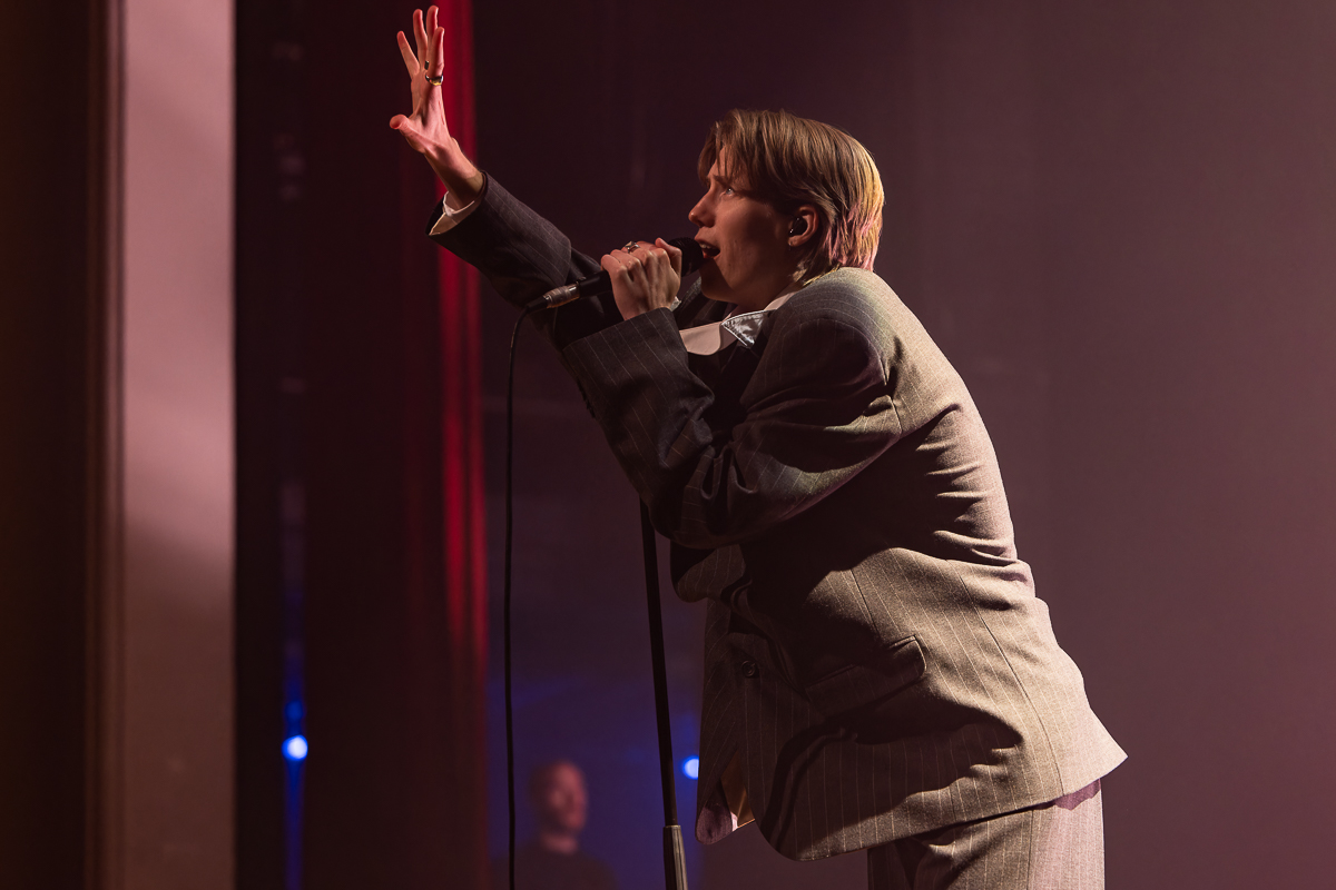 Whispering Sons @ De Roma, picture 6, photographed by David Johnson - FrontView Magazine