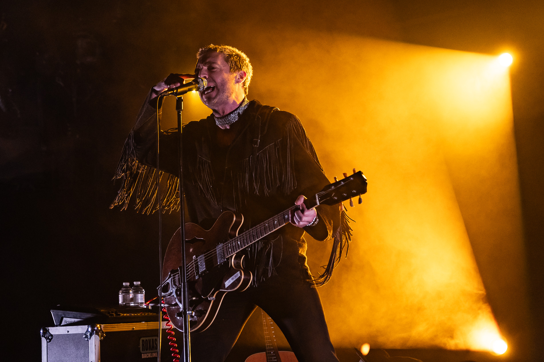 Miles Kane @ Bootstraat, picture 7, photographed by Jürgen Bruynooghe - FrontView Magazine