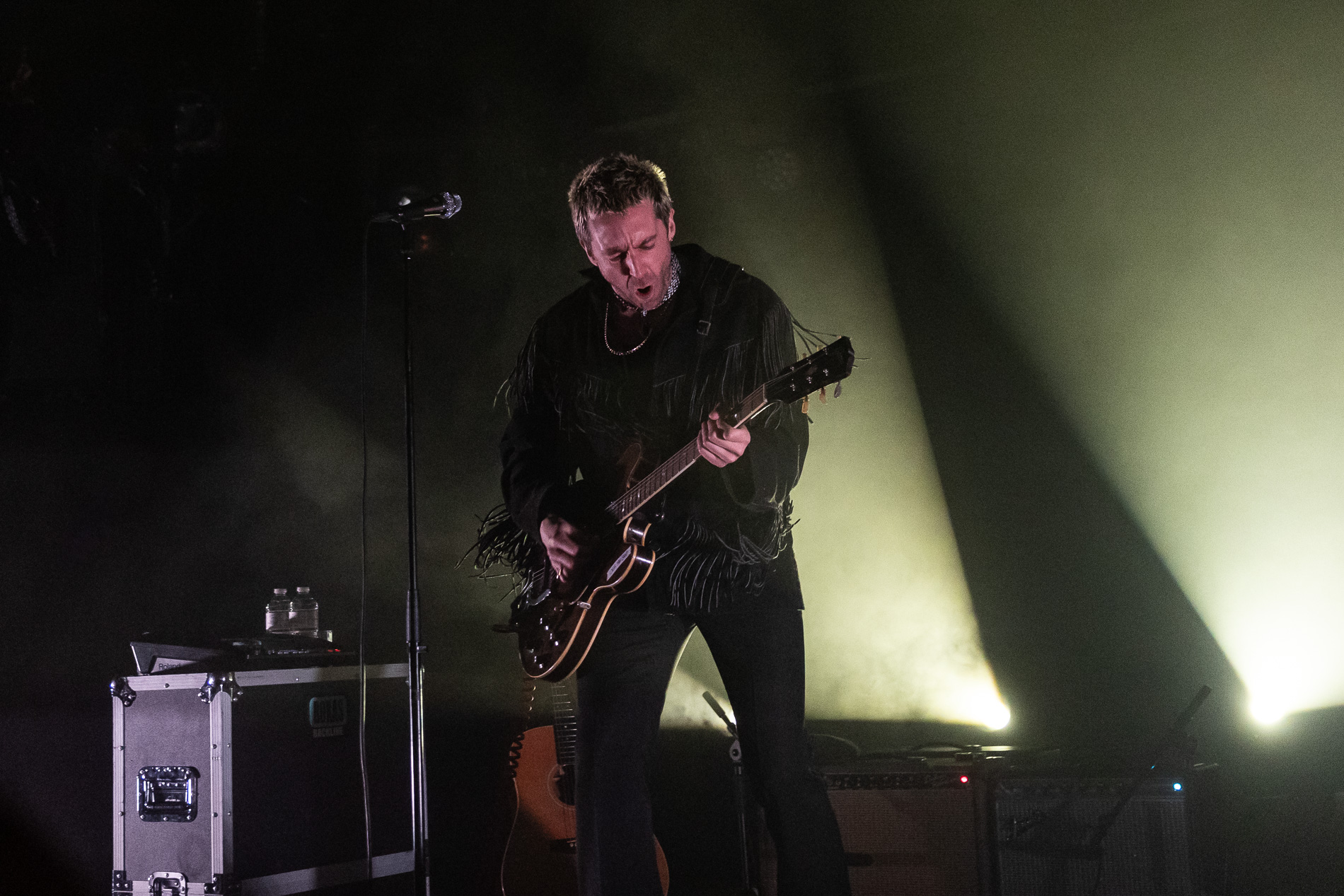 Miles Kane @ Bootstraat, picture 11, photographed by Jürgen Bruynooghe - FrontView Magazine