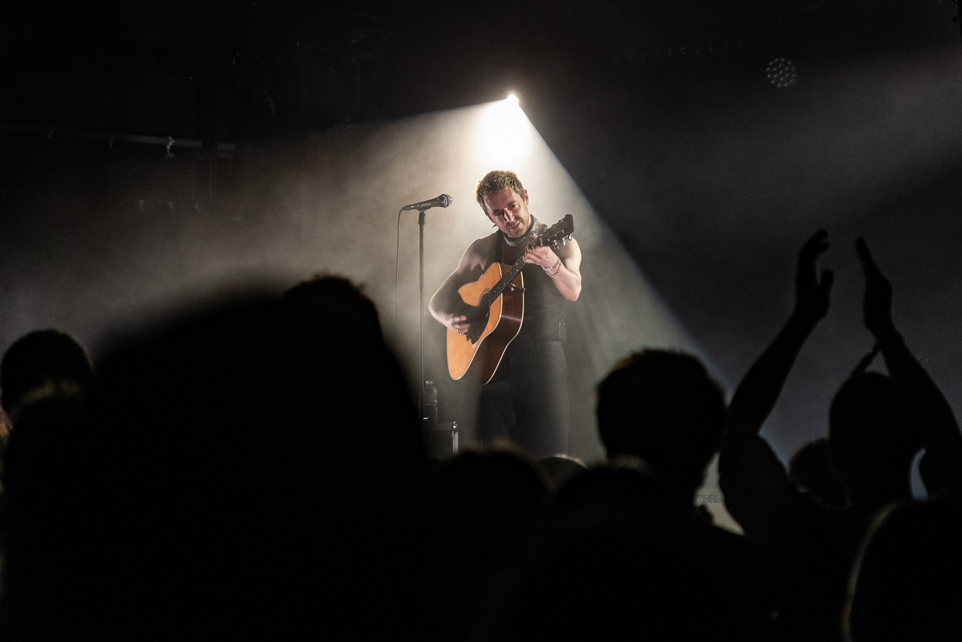 Miles Kane @ Bootstraat, picture 26, photographed by Jürgen Bruynooghe - FrontView Magazine