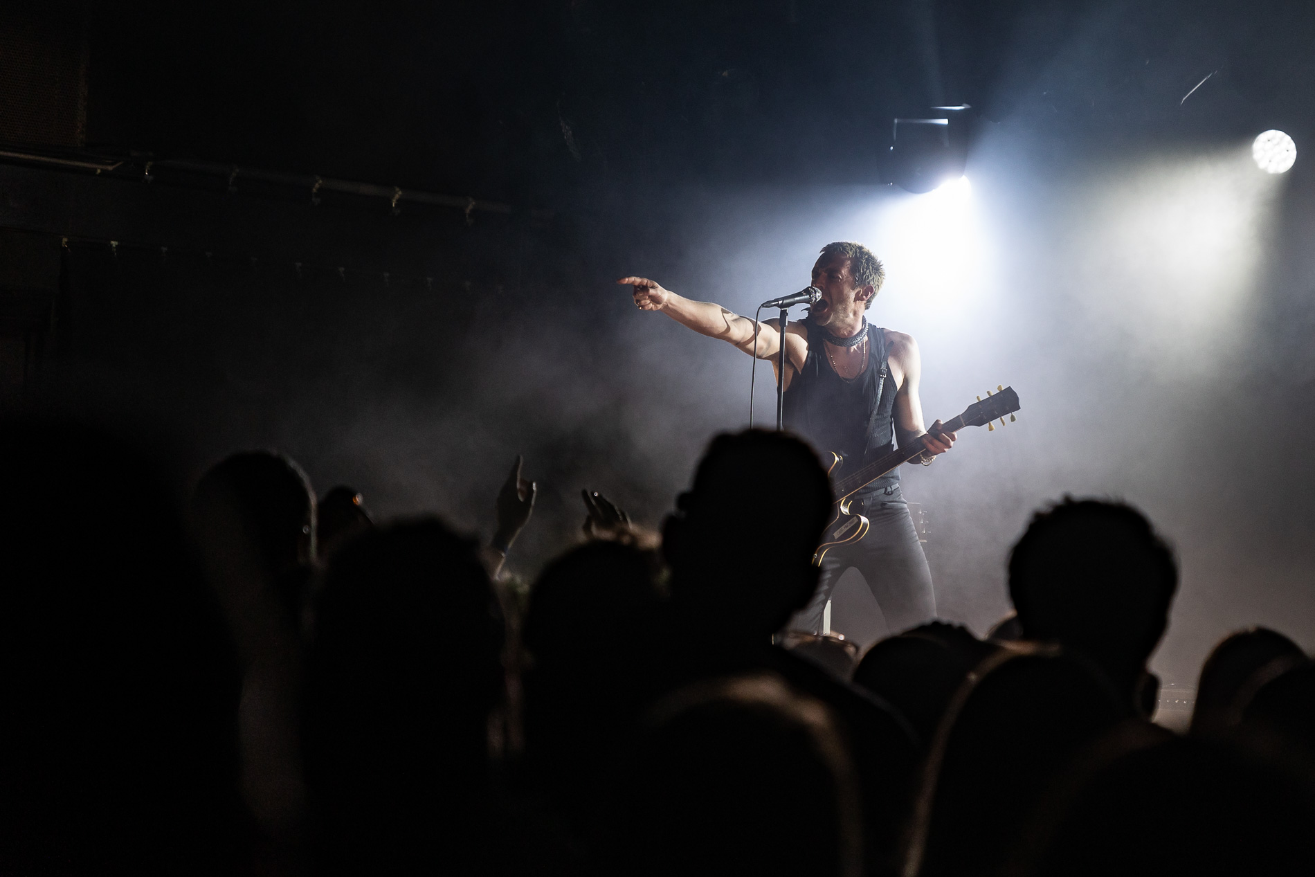 Miles Kane @ Bootstraat, picture 28, photographed by Jürgen Bruynooghe - FrontView Magazine