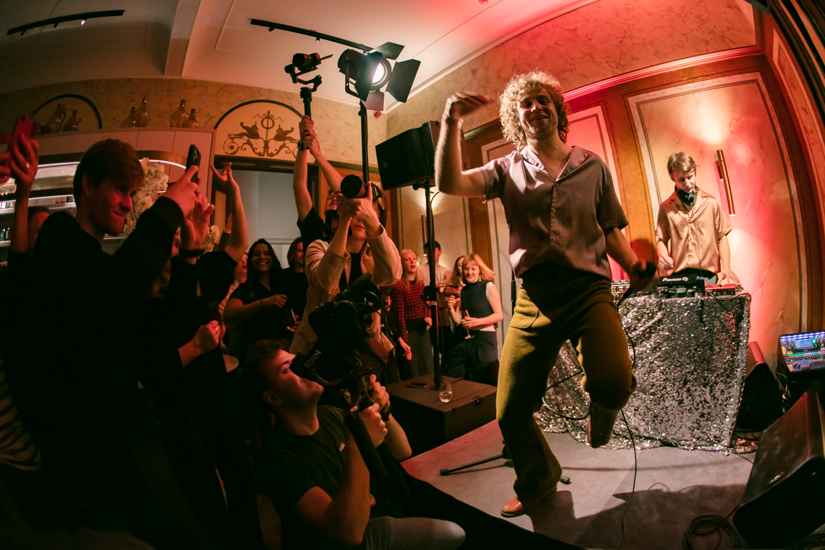Compact Disk Dummies Secret pre-release party, picture 30, photographed by Anais Callens - FrontView Magazine