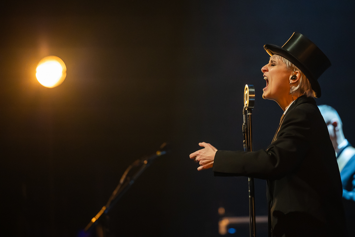 Hooverphonic 20th Anniversary Tour @ Koningin Elisabethzaal, picture 3, photographed by Marc Verdonck - FrontView Magazine