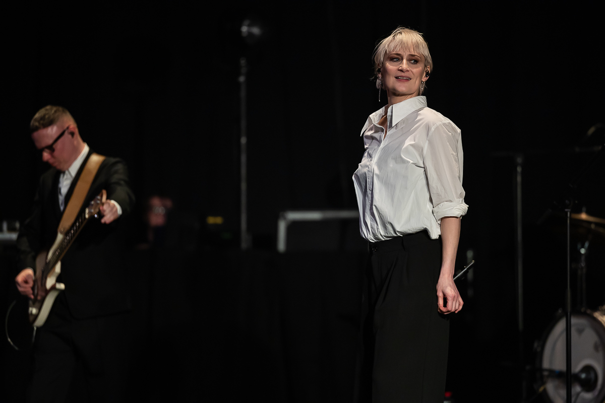 Hooverphonic 20th Anniversary Tour @ Koningin Elisabethzaal, picture 7, photographed by Marc Verdonck - FrontView Magazine