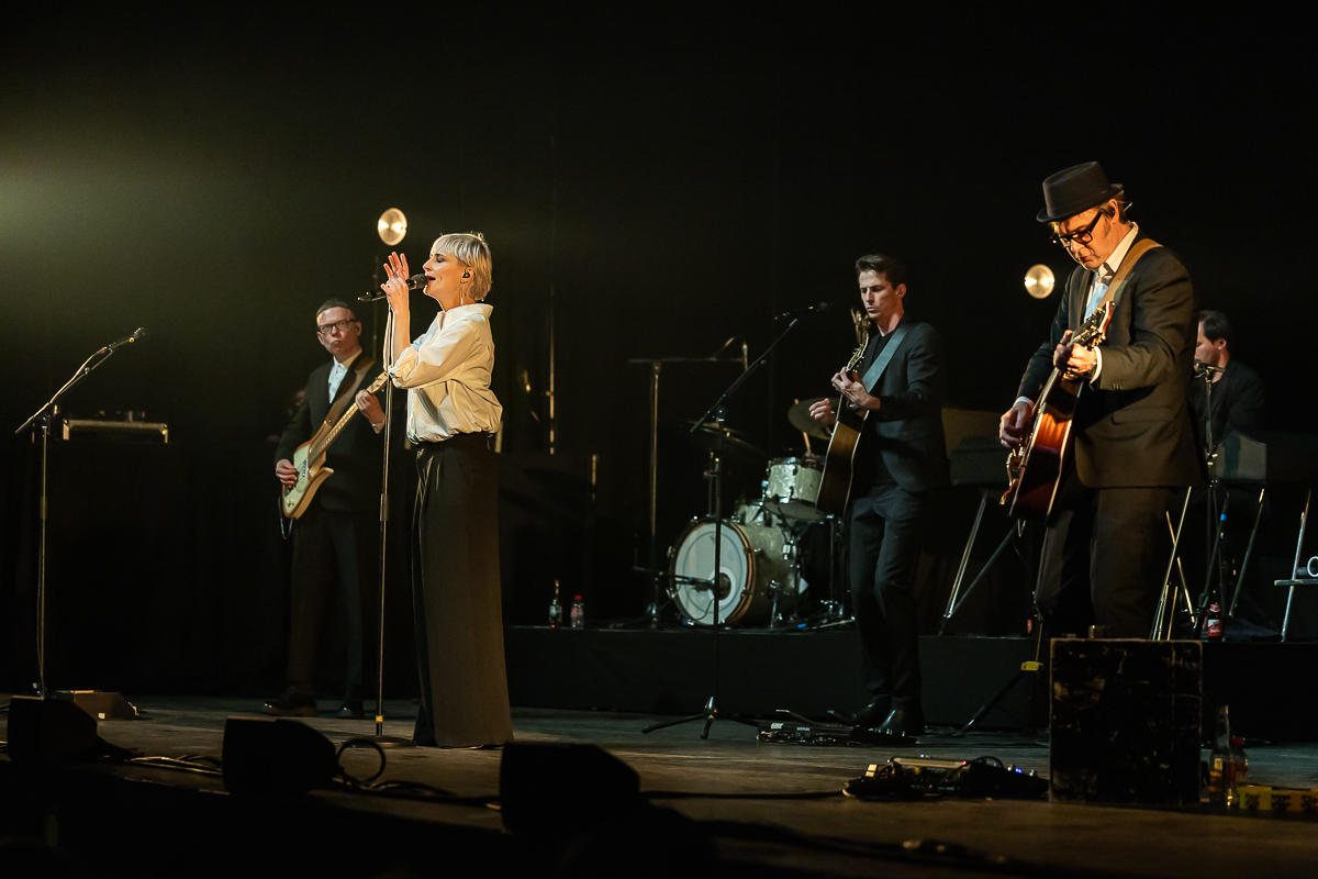 Hooverphonic 20th Anniversary Tour @ Koningin Elisabethzaal, picture 14, photographed by Marc Verdonck - FrontView Magazine