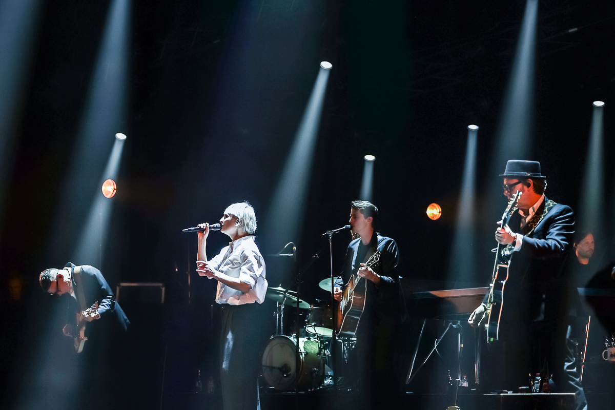 Hooverphonic 20th Anniversary Tour @ Koningin Elisabethzaal, picture 16, photographed by Marc Verdonck - FrontView Magazine