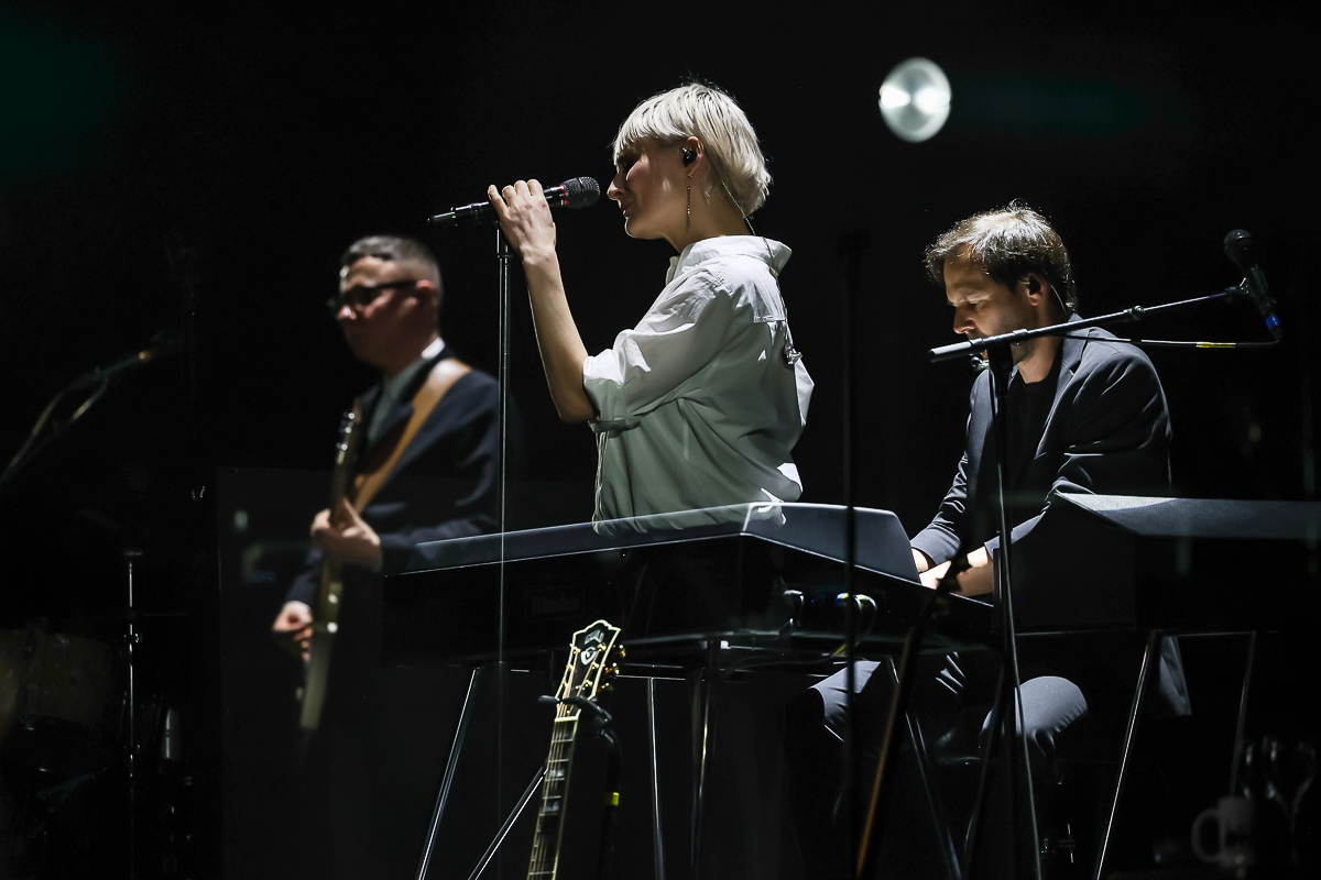 Hooverphonic 20th Anniversary Tour @ Koningin Elisabethzaal, picture 25, photographed by Marc Verdonck - FrontView Magazine
