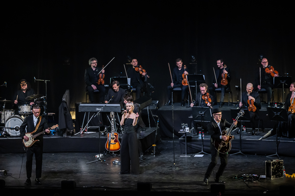 Hooverphonic 20th Anniversary Tour @ Koningin Elisabethzaal, picture 27, photographed by Marc Verdonck - FrontView Magazine