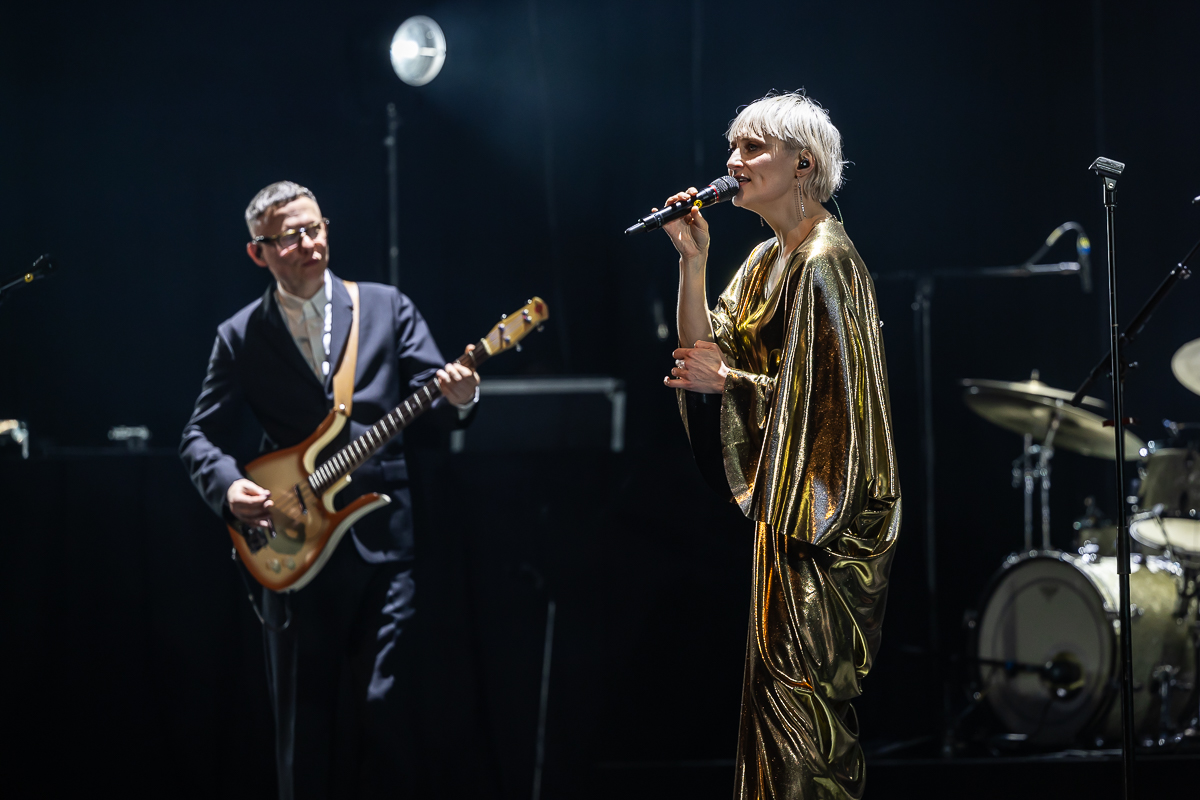 Hooverphonic 20th Anniversary Tour @ Koningin Elisabethzaal, picture 32, photographed by Marc Verdonck - FrontView Magazine