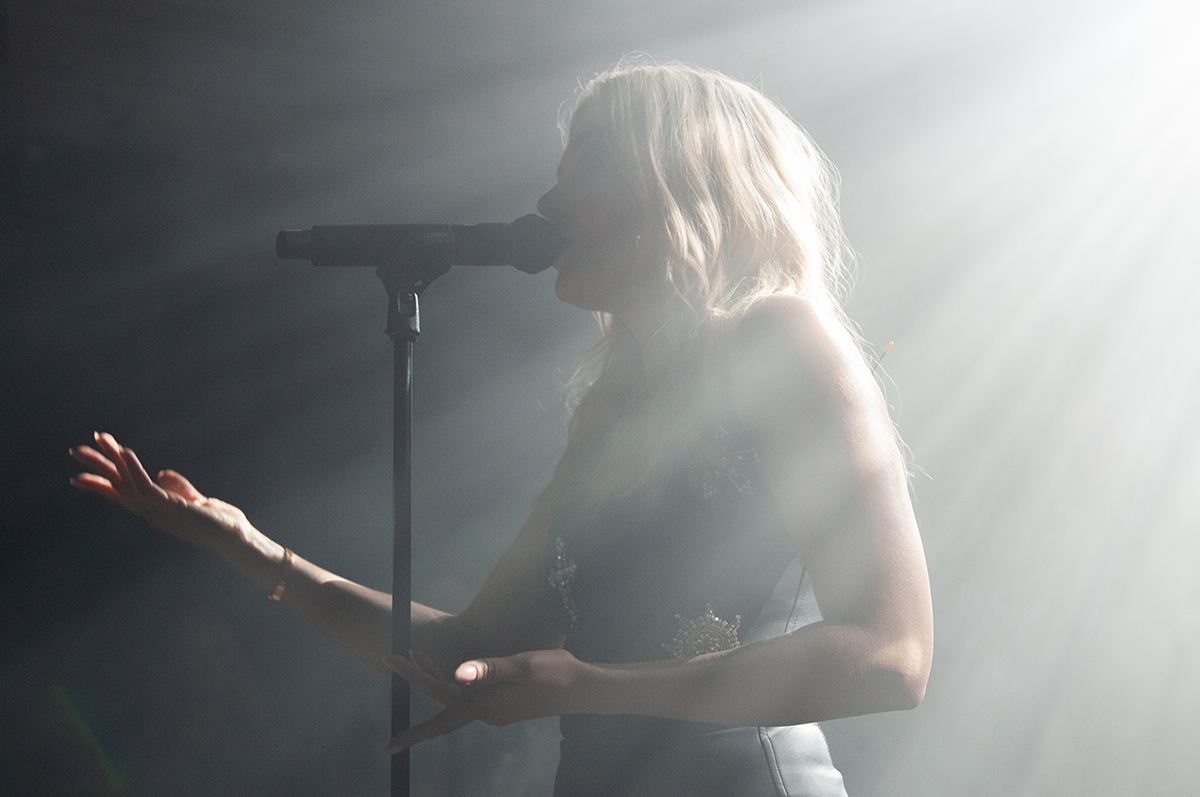 Silver @ De Casino, picture 11, photographed by Jurgen Van De Maele - FrontView Magazine
