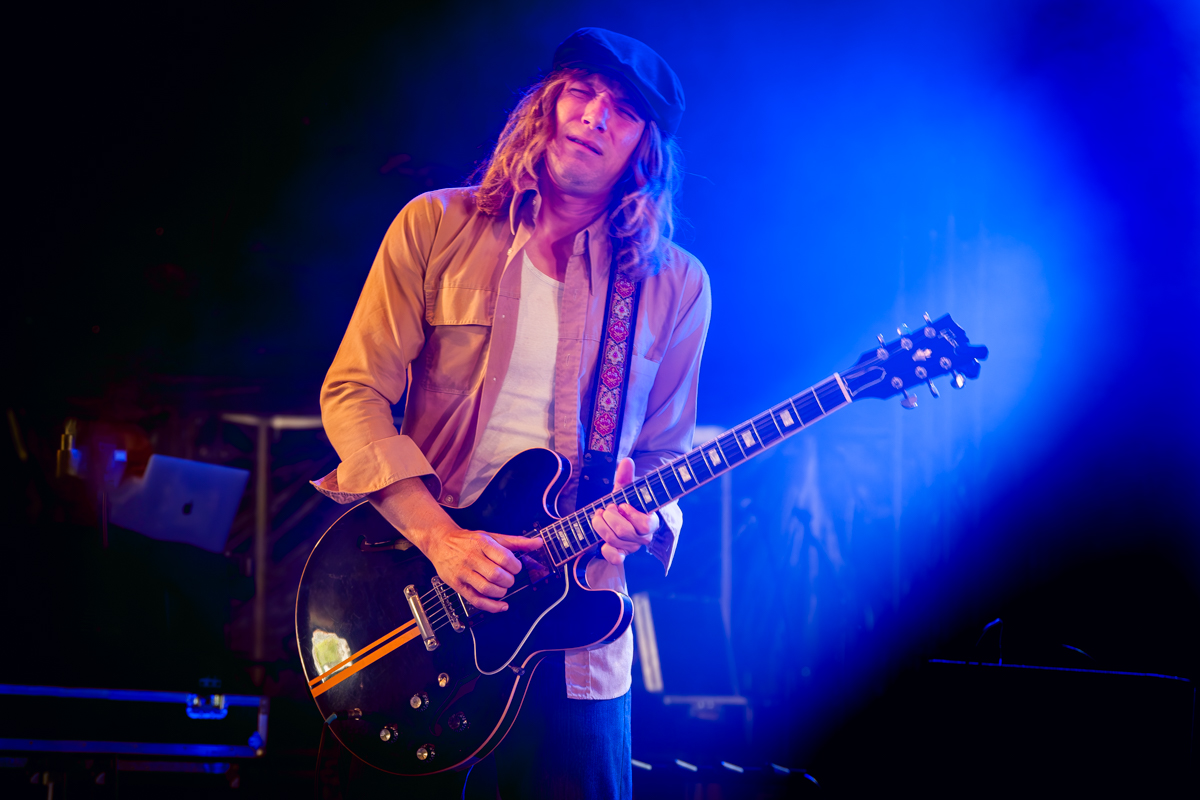 Jesse Redwing @ Roots & Roses, picture 3, photographed by Jurgen Van De Maele - FrontView Magazine